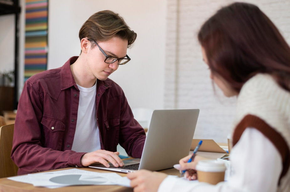 Adana’da Bilgisayar Kursu Fiyatları 2026: Eğitim İçeriğine Göre Ücret Karşılaştırması